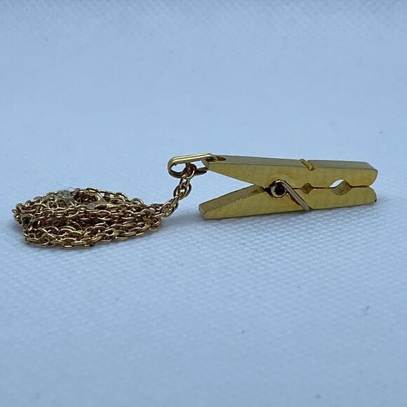 💛 Gold Plated Clothes Pin Necklace - Picture 4 of 5